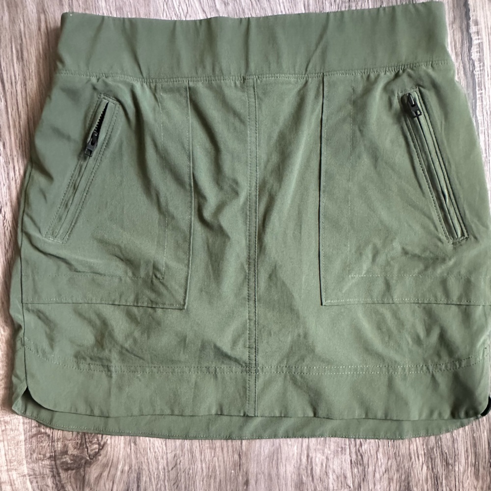 Athleta Performance Skort Size 2 Olive Green Zip Pocket